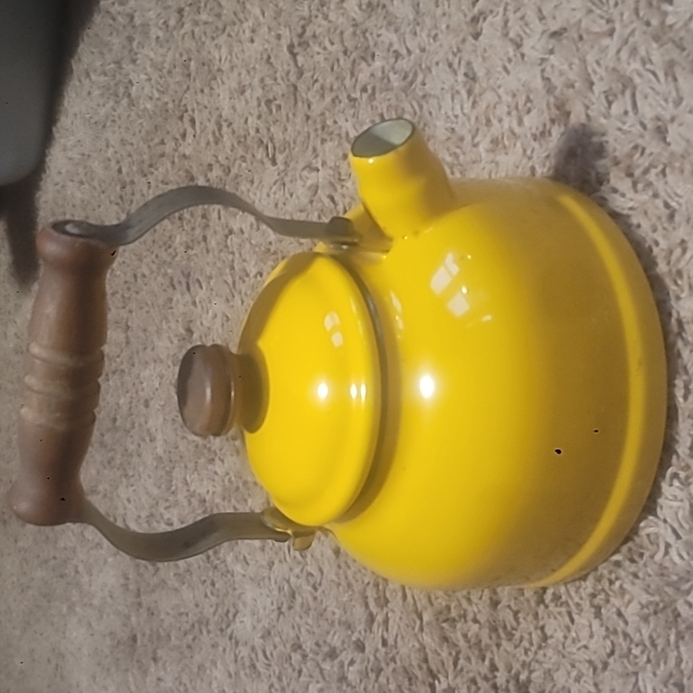 Vintage Yellow tea Kettle 🍵